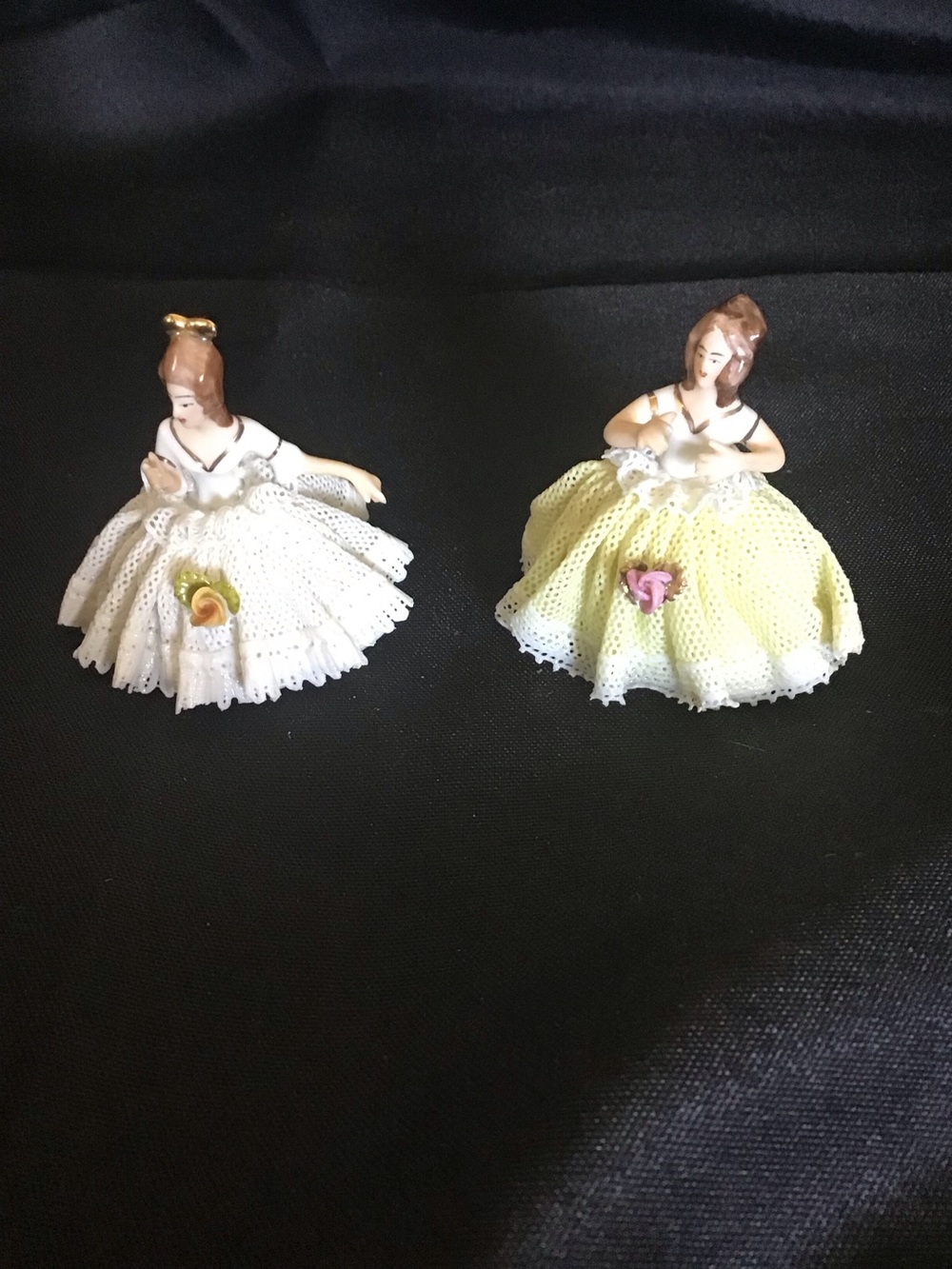 Set of 2 miniature Dresden Lace figurines